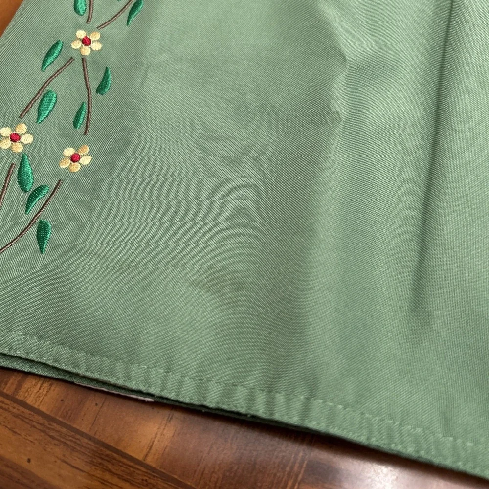 green floral embroidered Table Placemats‎ By Temptations QVC Lot 6